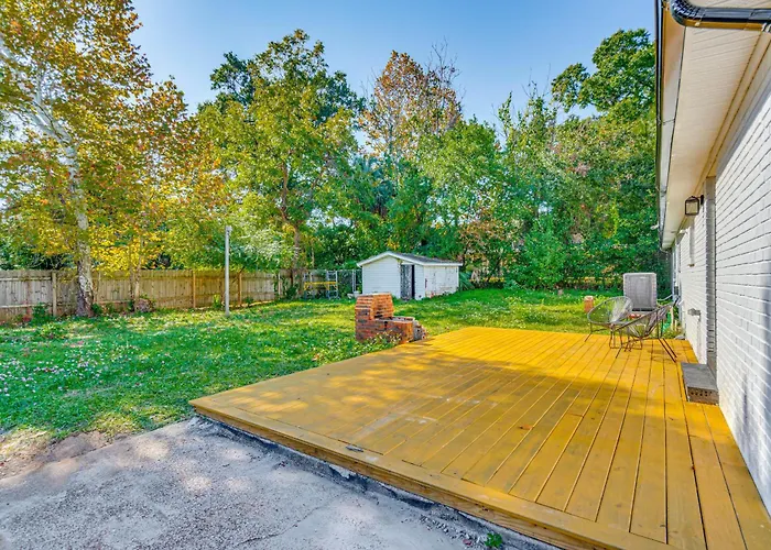 < 1 Mi To Downtown Pensacola: Quiet W/ Yard Pensacola