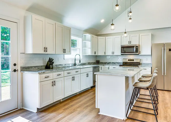 < 1 Mi To Downtown Pensacola: Quiet W/ Yard Holiday home Pensacola