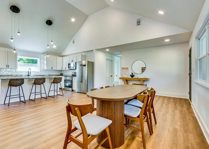 < 1 Mi To Downtown Pensacola: Quiet W/ Yard * Pensacola