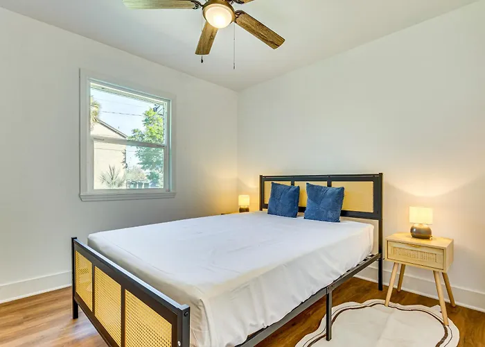 < 1 Mi To Downtown Pensacola: Quiet W/ Yard