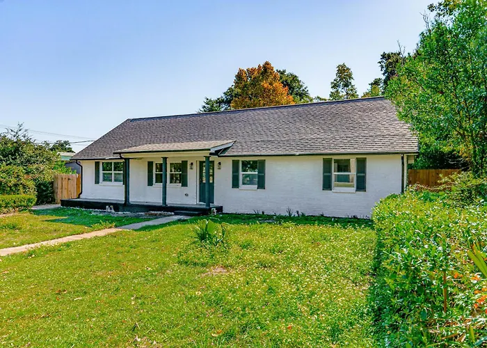 < 1 Mi To Downtown Pensacola: Quiet W/ Yard *